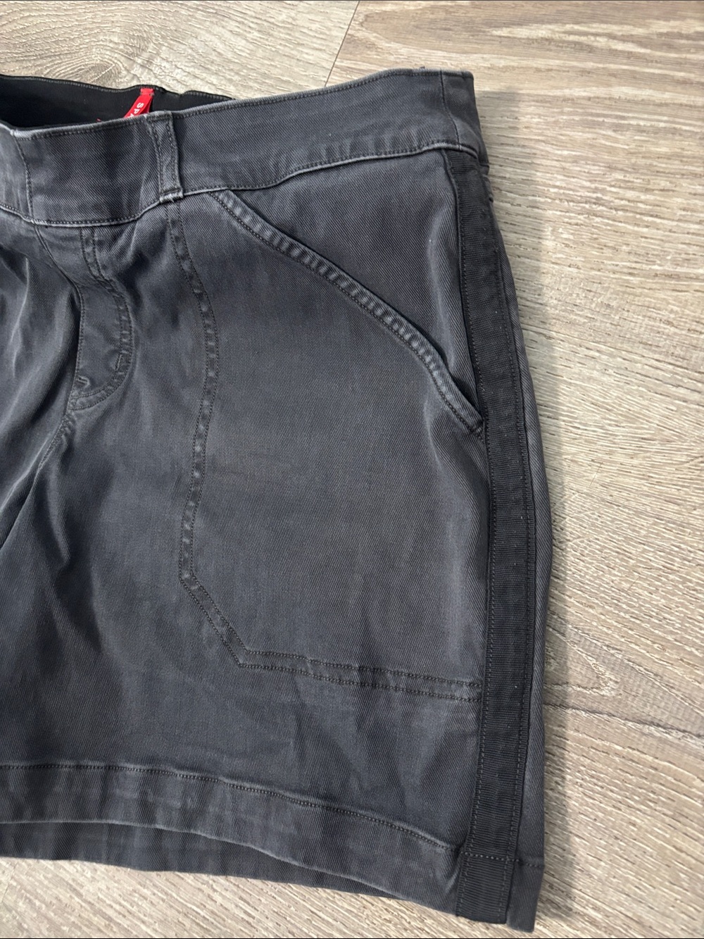 SPANX Charcoal Gray Twill High-Waist Pull on Shorts Tummy Control Size Large - Picture 3 of 6